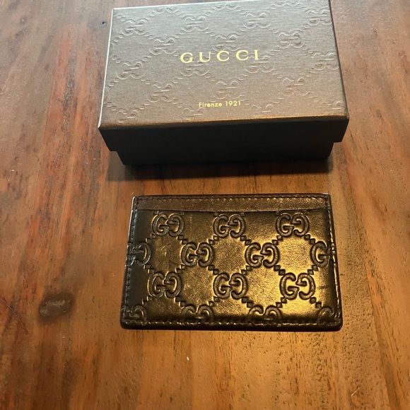 Gucci Embossed chocolate brown card Holder like new condition! - Picture 6 of 6